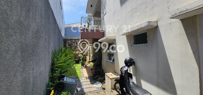 Rumah Elit LB 300m2 Siap Pakai Desain Elegan di Sariwangi, Bandung Rumah Elit LB 300m2 Siap Pakai Desain Elegan di Sariwangi, Bandung