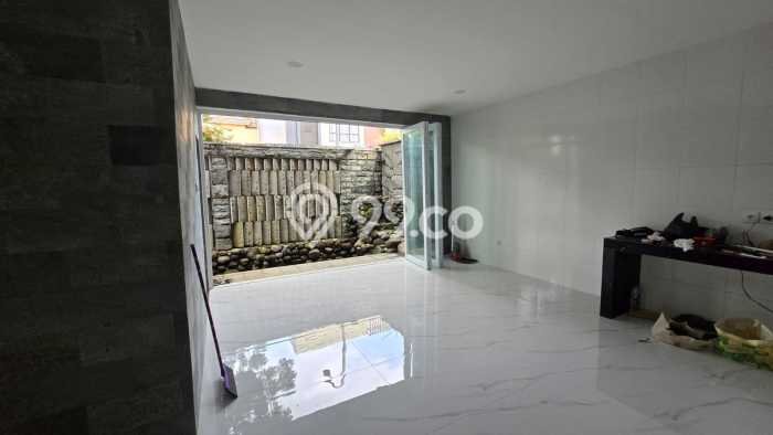 Jual Rumah Mewah Elegan Dengan View Eksklusif di Gading Serpong, Tangerang Jual Rumah Mewah Elegan Dengan View Eksklusif di Gading Serpong, Tangerang