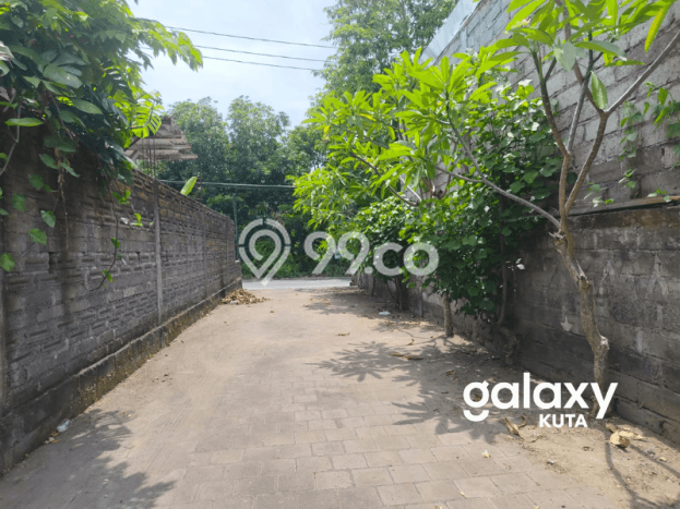 PRIME LOCATION! Rumah di , 2 KM, Lingkungan Strategis, LT 300m2m² Bangunan 180m2m² PRIME LOCATION! Rumah di , 2 KM, Lingkungan Strategis, LT 300m2m² Bangunan 180m2m²