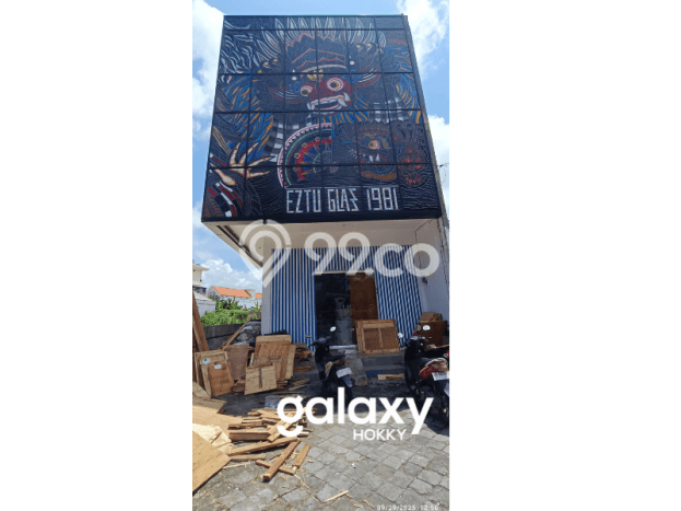 Ruko disewakan di Seminyak Badung dengan luas bangunan 240m2 Ruko disewakan di Seminyak Badung dengan luas bangunan 240m2