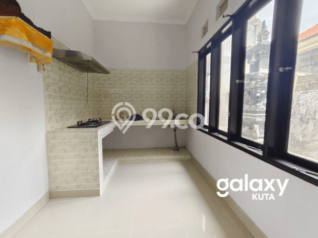 PRIME LOCATION! Rumah di , 2 KM, Lingkungan Strategis, LT 300m2m² Bangunan 180m2m² PRIME LOCATION! Rumah di , 2 KM, Lingkungan Strategis, LT 300m2m² Bangunan 180m2m²