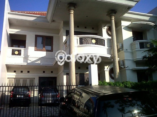 Ready to Use! Luxury House LT 420m2 Desain Elegan di Graha Ready to Use! Luxury House LT 420m2 Desain Elegan di Graha