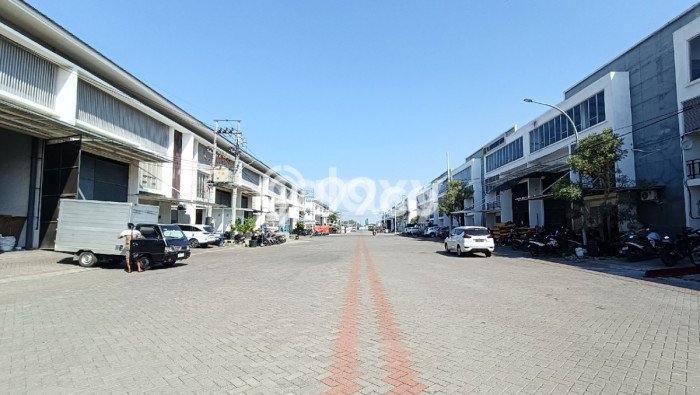 Gudang Dijual di Kebomas Gresik dengan LB 432m2 Gudang Dijual di Kebomas Gresik dengan LB 432m2