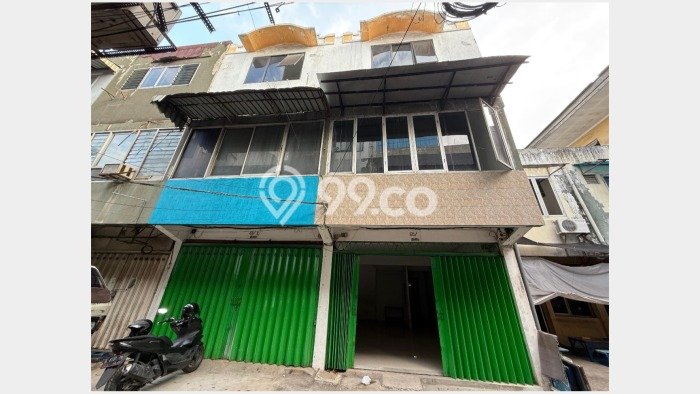 Ruko Dijual di Surabaya LT 49m2 & LB 147m2 Lokasi Terbaik! Ruko Dijual di Surabaya LT 49m2 & LB 147m2 Lokasi Terbaik!