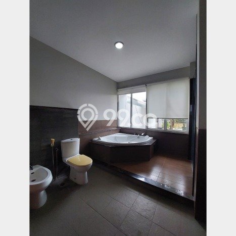 Siap Huni Hunian Elit 6 Kamar di Kebayoran Baru Dekat ke Mana Pun Siap Huni Hunian Elit 6 Kamar di Kebayoran Baru Dekat ke Mana Pun