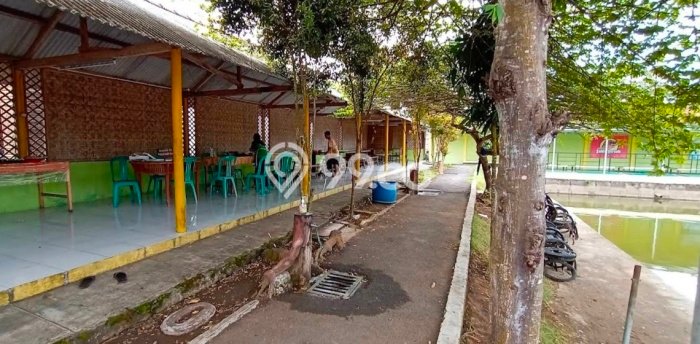 Rumah lokasi Kesugihan, Cilacap, LT 4172m2m² Bangunan 400m2m² Rumah lokasi Kesugihan, Cilacap, LT 4172m2m² Bangunan 400m2m²