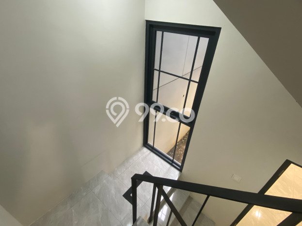 Rumah Elit LB 165m2 Siap Pakai Desain Elegan di BSD Green Wich, Tangerang Rumah Elit LB 165m2 Siap Pakai Desain Elegan di BSD Green Wich, Tangerang