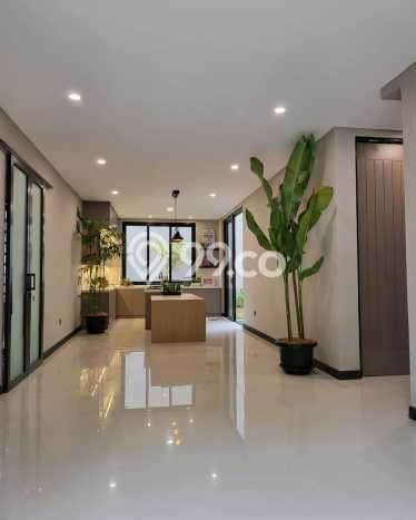 Rumah Mewah Siap Huni LT 200m2 di BSD, Tangerang Selatan Rumah Mewah Siap Huni LT 200m2 di BSD, Tangerang Selatan