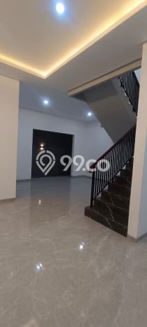 Rumah Mewah LB 230m2 Siap Pakai Desain Elegan di Alam Sutera, Tangerang Rumah Mewah LB 230m2 Siap Pakai Desain Elegan di Alam Sutera, Tangerang