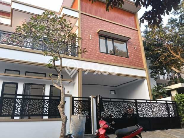 Ready to Use! Premium House LT 218m2 Desain Modern di BSD Kencana Loka Ready to Use! Premium House LT 218m2 Desain Modern di BSD Kencana Loka