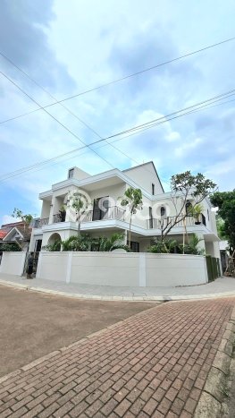 Rumah Mewah LB 330m2 Siap Huni Desain Elegan di BSD Kencana Loka, Tangerang Rumah Mewah LB 330m2 Siap Huni Desain Elegan di BSD Kencana Loka, Tangerang