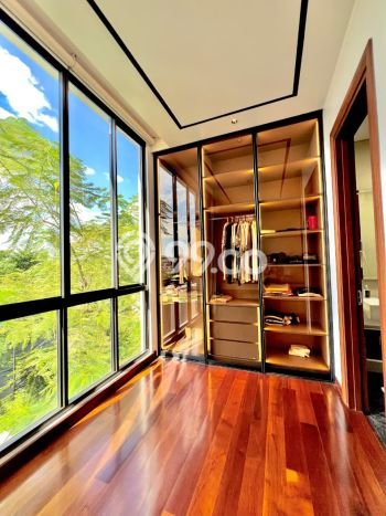 Hunian Eksklusif Siap Huni LT 283m2 di BSD, Tangerang Selatan Hunian Eksklusif Siap Huni LT 283m2 di BSD, Tangerang Selatan