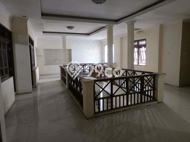 Dijual Rumah 8 Kamar Lokasi Ideal Nyaman dan Strategis di Gajah Mungkur Dijual Rumah 8 Kamar Lokasi Ideal Nyaman dan Strategis di Gajah Mungkur