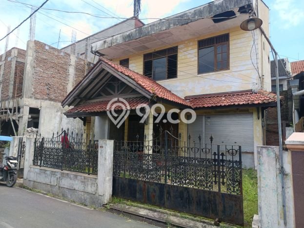 Dijual Rumah 8 Kamar Lokasi Ideal Nyaman dan Strategis di Gajah Mungkur Dijual Rumah 8 Kamar Lokasi Ideal Nyaman dan Strategis di Gajah Mungkur