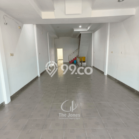 Ruko Dijual di Prime Area Jakarta Barat Luas 330m2 Ruko Dijual di Prime Area Jakarta Barat Luas 330m2