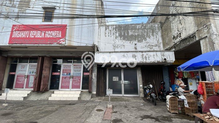 Ruko bagus disewakan di Jatinegara Jakarta Timur dengan LB 165m2 harga sewa terbaik Ruko bagus disewakan di Jatinegara Jakarta Timur dengan LB 165m2 harga sewa terbaik