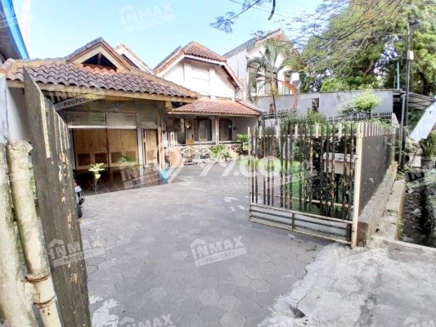 Rumah Eksklusif Siap Huni LT 573m2 di Klojen, Malang Rumah Eksklusif Siap Huni LT 573m2 di Klojen, Malang