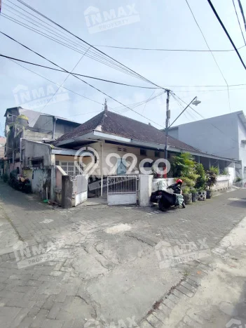 Peluang Investasi! Kost Dijual di Klojen, Malang, 21 KT, 11 KM, Luas 716m2 Peluang Investasi! Kost Dijual di Klojen, Malang, 21 KT, 11 KM, Luas 716m2