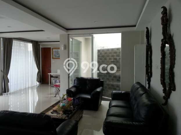 Rumah Elit LB 212m2 Siap Pakai Desain Elegan di Taman Meruya, Jakarta Barat Rumah Elit LB 212m2 Siap Pakai Desain Elegan di Taman Meruya, Jakarta Barat