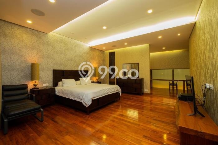 Rumah Kondisi Baik Disewakan di Lippo Karawaci, Tangerang LT 630m2, LB 990m2 Rumah Kondisi Baik Disewakan di Lippo Karawaci, Tangerang LT 630m2, LB 990m2