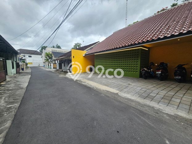 Unit Kost Dijual di Maguwoharjo dengan 11 Kamar Area Ramai Unit Kost Dijual di Maguwoharjo dengan 11 Kamar Area Ramai