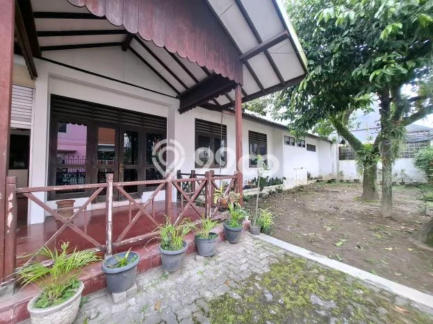 Rumah Elit LB 300m2 Siap Pakai Desain Elegan di Caturtunggal, Sleman Rumah Elit LB 300m2 Siap Pakai Desain Elegan di Caturtunggal, Sleman