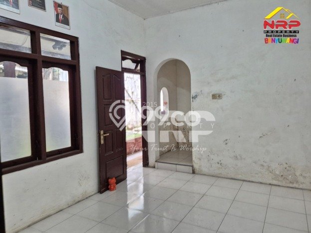 Ruko Dijual di Genteng LT 338m2, LB 300m2 Solusi Investasi Cerdas Ruko Dijual di Genteng LT 338m2, LB 300m2 Solusi Investasi Cerdas
