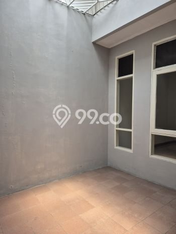 Rumah Mewah LB 170m2 Siap Pakai Desain Elegan di Duta Garden, Jakarta Barat Rumah Mewah LB 170m2 Siap Pakai Desain Elegan di Duta Garden, Jakarta Barat