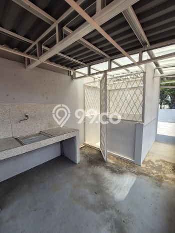 Rumah Mewah LB 170m2 Siap Pakai Desain Elegan di Duta Garden, Jakarta Barat Rumah Mewah LB 170m2 Siap Pakai Desain Elegan di Duta Garden, Jakarta Barat