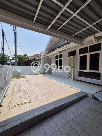 Rumah Mewah LB 170m2 Siap Pakai Desain Elegan di Duta Garden, Jakarta Barat Rumah Mewah LB 170m2 Siap Pakai Desain Elegan di Duta Garden, Jakarta Barat