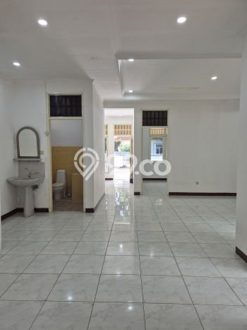 Rumah Mewah LB 170m2 Siap Pakai Desain Elegan di Duta Garden, Jakarta Barat Rumah Mewah LB 170m2 Siap Pakai Desain Elegan di Duta Garden, Jakarta Barat