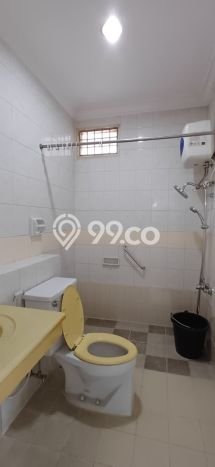 Disewakan! Rumah 5 Kamar Tidur &
4 Kamar Mandi di BSD Taman Giri Loka, Tangerang Disewakan! Rumah 5 Kamar Tidur &
4 Kamar Mandi di BSD Taman Giri Loka, Tangerang