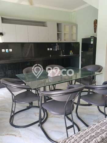 DIJUAL! Vila Kawasan , Area 200m2m², Posisi Strategis DIJUAL! Vila Kawasan , Area 200m2m², Posisi Strategis