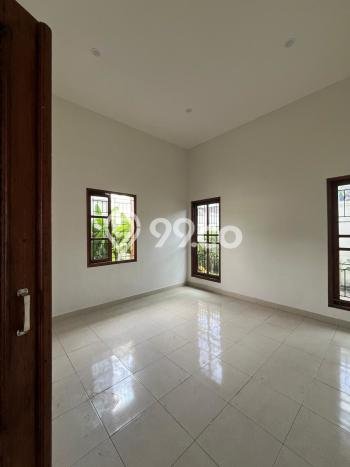 Rumah Elit LB 250m2 Siap Huni Desain Elegan di Kerobokan, Badung Rumah Elit LB 250m2 Siap Huni Desain Elegan di Kerobokan, Badung