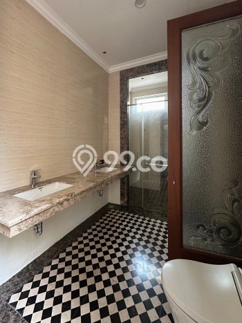 Ready to Use! Premium House LT 345m2 Desain Elegan di Graha Ready to Use! Premium House LT 345m2 Desain Elegan di Graha