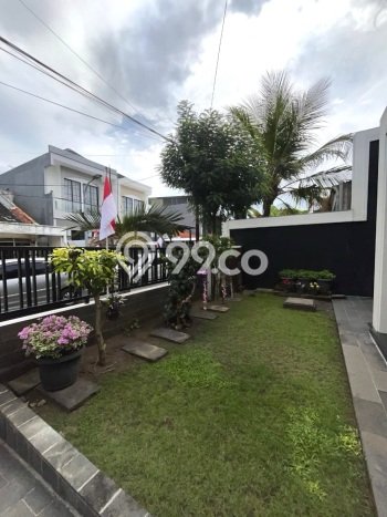For Sale! Premium House LT 220m2 Desain Elegan di Surabaya Kota For Sale! Premium House LT 220m2 Desain Elegan di Surabaya Kota