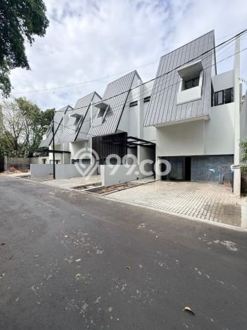 Dijual Rumah Premium dengan Fasilitas Sekitar Lengkap di Kebayoran Lama, Jakarta Selatan Dijual Rumah Premium dengan Fasilitas Sekitar Lengkap di Kebayoran Lama, Jakarta Selatan
