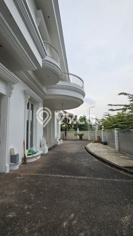 Dijual Rumah Luas Elegan Dengan View Cantik di Intercon, Jakarta Barat Dijual Rumah Luas Elegan Dengan View Cantik di Intercon, Jakarta Barat