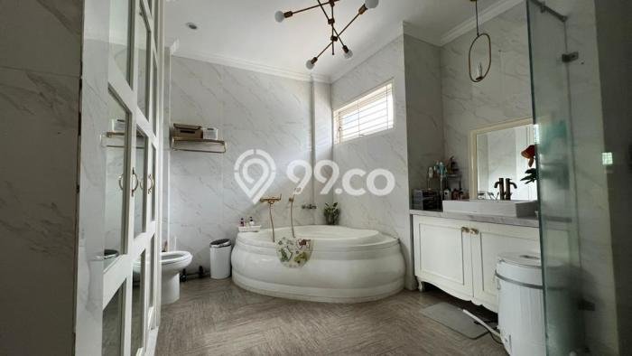 Rumah Elit Modern Tanpa Renovasi di Ragunan Jakarta Selatan Rumah Elit Modern Tanpa Renovasi di Ragunan Jakarta Selatan
