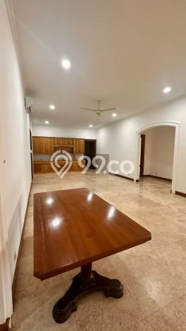 Lokasi strategis! Rumah siap pakai disewakan di Cilandak LB 550m2 Lokasi strategis! Rumah siap pakai disewakan di Cilandak LB 550m2