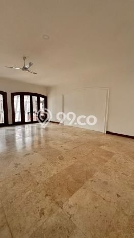Lokasi strategis! Rumah siap pakai disewakan di Cilandak LB 550m2 Lokasi strategis! Rumah siap pakai disewakan di Cilandak LB 550m2