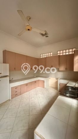 Lokasi strategis! Rumah siap pakai disewakan di Cilandak LB 550m2 Lokasi strategis! Rumah siap pakai disewakan di Cilandak LB 550m2
