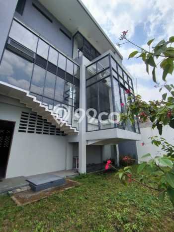 Ready to Use! Luxury House LT 301m2 Desain Elegan di Kota Baru Parahyangan Ready to Use! Luxury House LT 301m2 Desain Elegan di Kota Baru Parahyangan