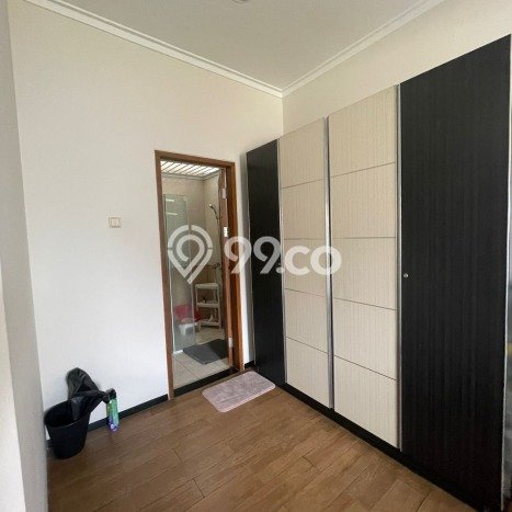 PROPERTI UNGGULAN! Rumah Strategis area , LT 300m2m² Bangunan 275m2m² PROPERTI UNGGULAN! Rumah Strategis area , LT 300m2m² Bangunan 275m2m²