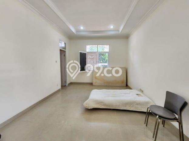 Rumah Tenang di , 5 KT, LT 230m2m² LB 300m2m² Rumah Tenang di , 5 KT, LT 230m2m² LB 300m2m²