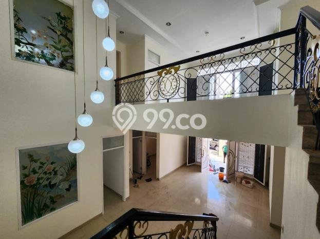 Rumah Tenang di , 5 KT, LT 230m2m² LB 300m2m² Rumah Tenang di , 5 KT, LT 230m2m² LB 300m2m²
