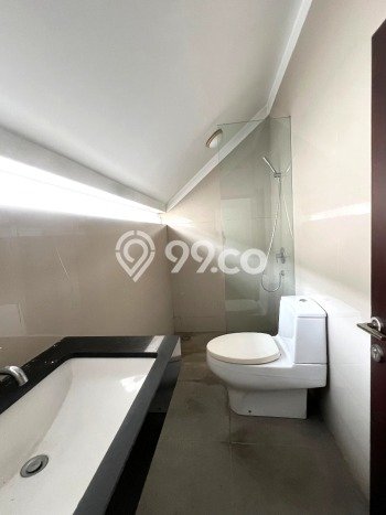 Ready to Use! Luxury House LT 128m2 Desain Elegan di Lebak Bulus Ready to Use! Luxury House LT 128m2 Desain Elegan di Lebak Bulus