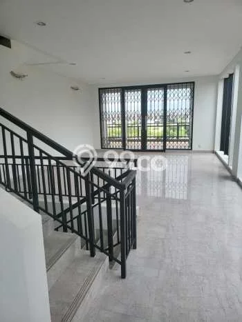 AREA KOMERSIAL! Ruko Disewakan di Podomoro Park Bandung, Luas 181m², Akses Strategis AREA KOMERSIAL! Ruko Disewakan di Podomoro Park Bandung, Luas 181m², Akses Strategis
