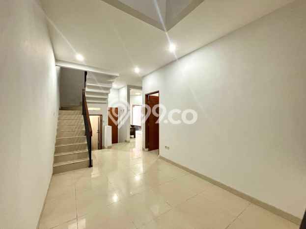 Rumah Modern Cantik 3 KT Siap Huni di Tebet Rumah Modern Cantik 3 KT Siap Huni di Tebet