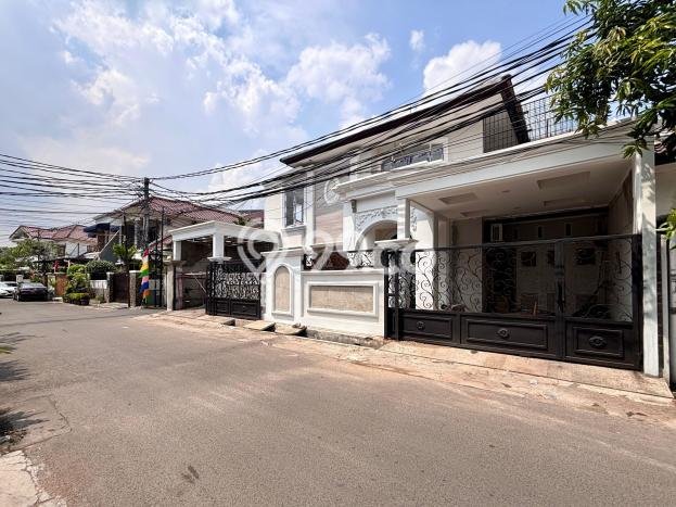 Siap Huni Rumah Mewah 5 Kamar di Tebet Dekat ke Mana Saja Siap Huni Rumah Mewah 5 Kamar di Tebet Dekat ke Mana Saja